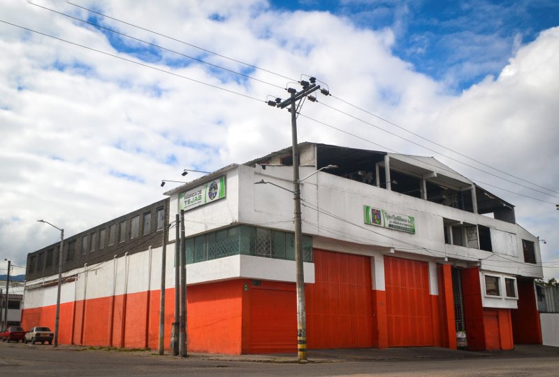 Fachada Tejas Castiblanco en Bogotá