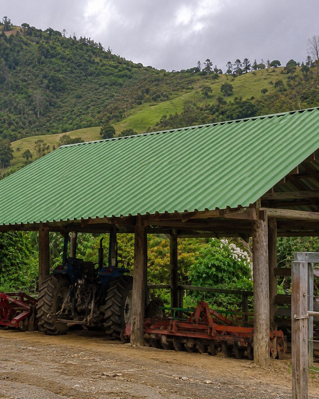 Cobertizo agrícola con Teja Super Mil verde